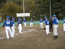 １１月６日（木）は午後から青空が広がり ２０人を超えるメンバーが集りました