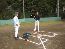 １１月６日（木）は午後から青空が広がり ２０人を超えるメンバーが集りました