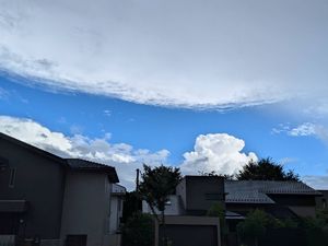 今日13日(木)15時、石神井でゲリラ豪雨。40分後には青空が