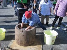 １月１８日（日）石神井小学校で「餅つきと昔遊びの会」