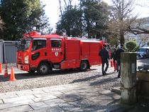 道場寺境内で消防演習、ものすごい数の保育園の園児たちが見学