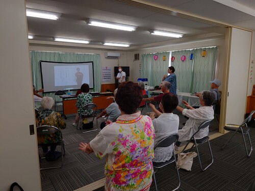 盆踊りとカキ氷を開きます。
